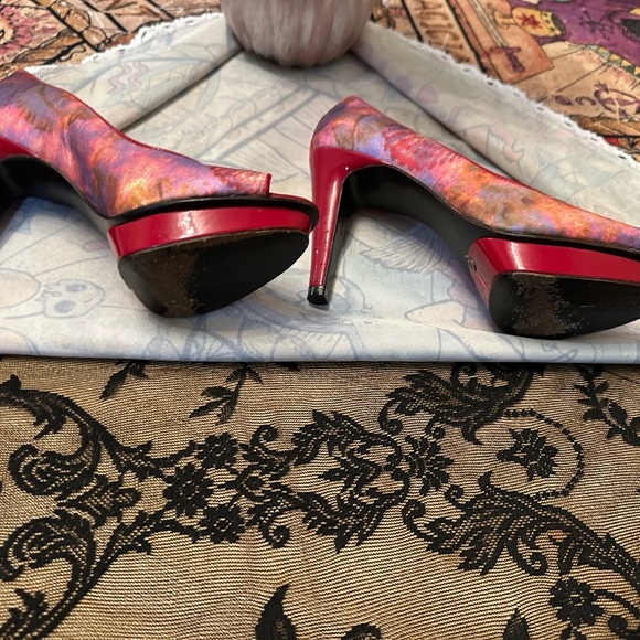 Carlos Santana Vintage Size 6 Red Peep Toe Heels. Barely worn! - Picture 5 of 6